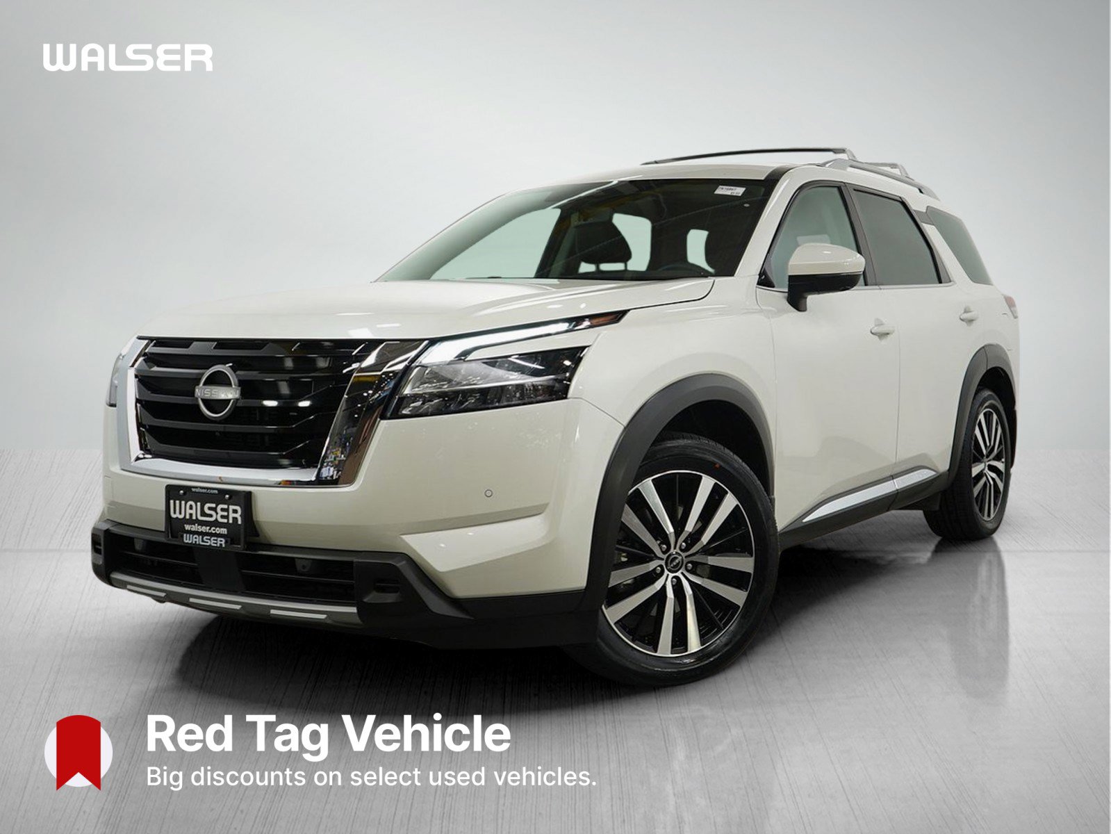 2023 Nissan Pathfinder Platinum's photo