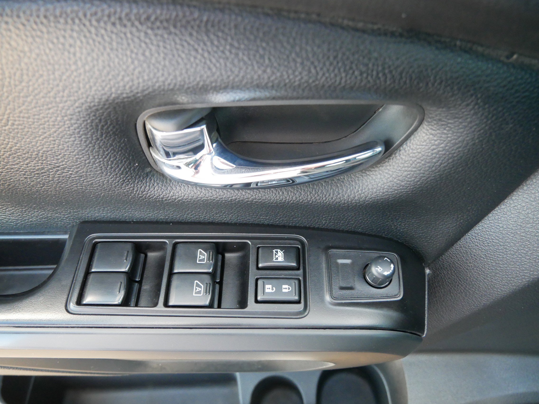 2018 Nissan Titan SV photo 20