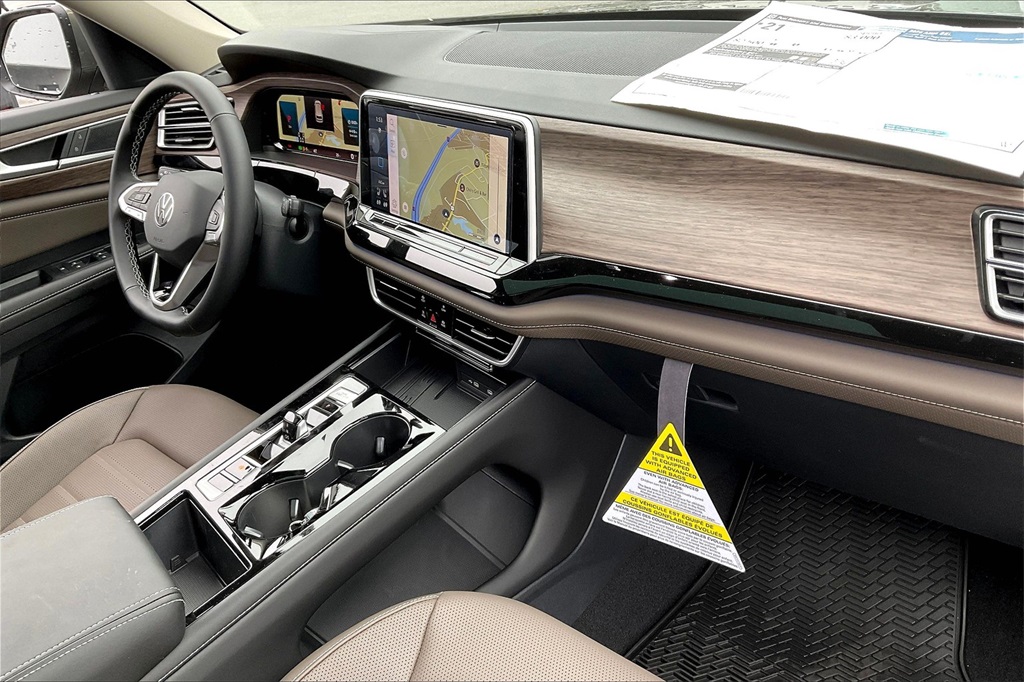 2025 Volkswagen Atlas SEL photo 9