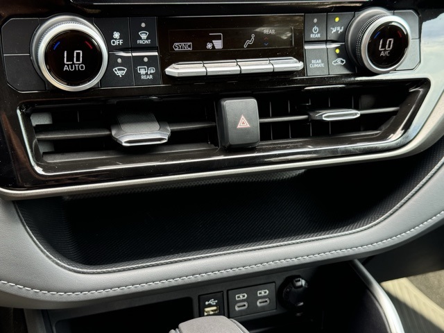 2024 Toyota Highlander LE photo 18