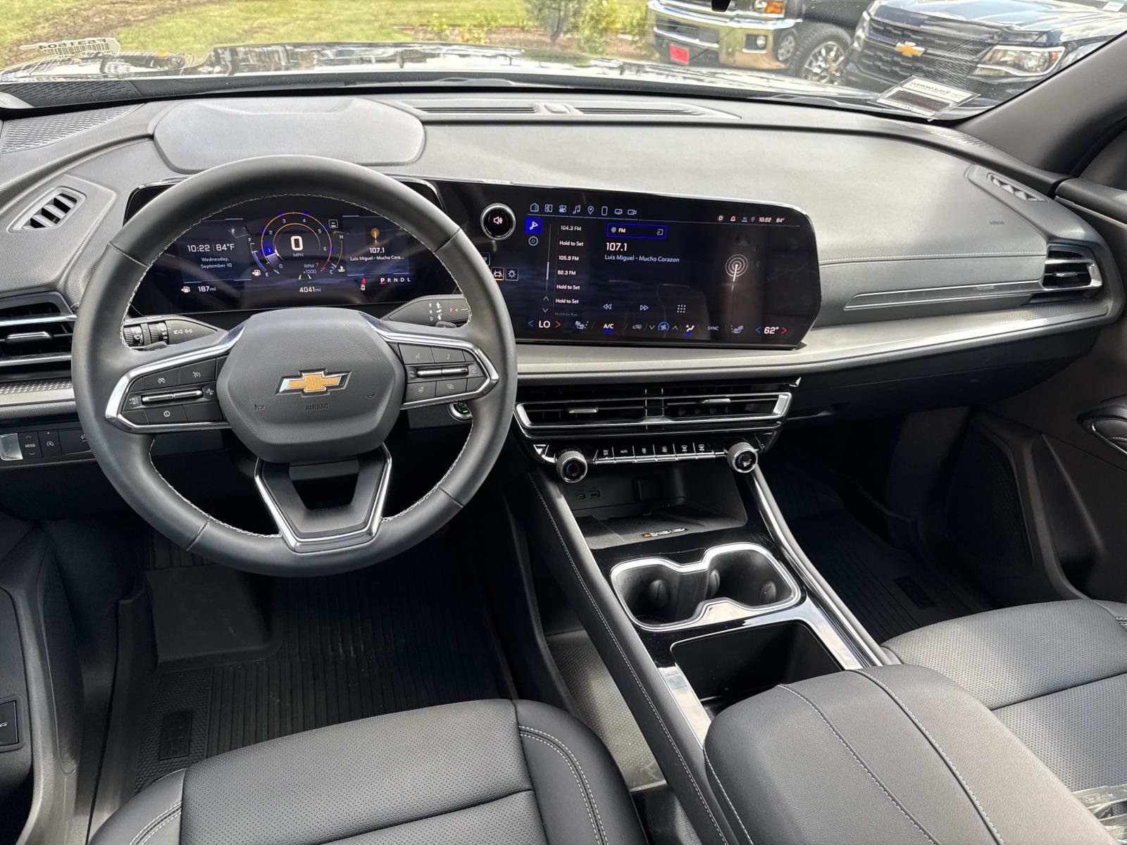 2025 Chevrolet Traverse photo 9