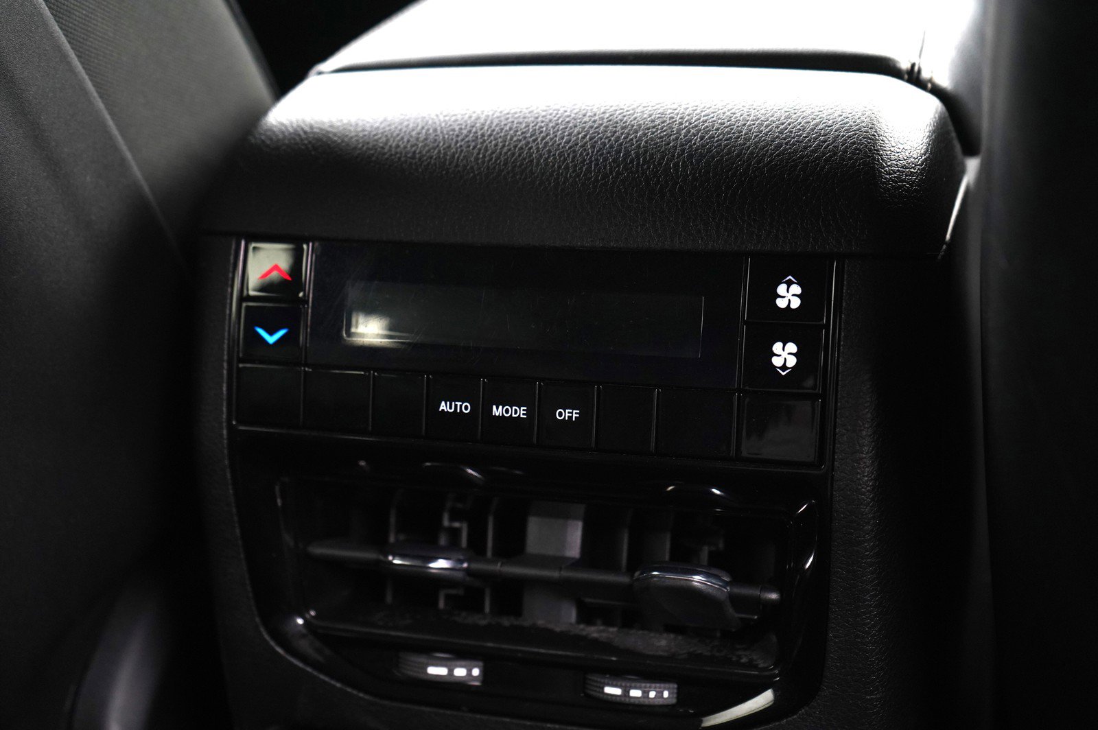 2023 Jeep Grand Cherokee Altitude photo 16