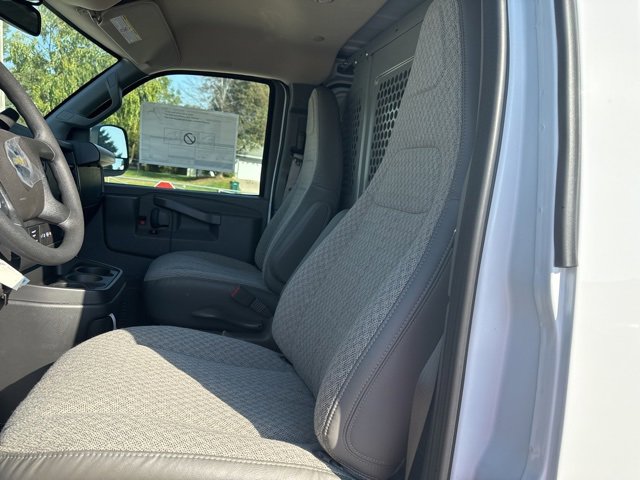 2025 Chevrolet Express Cargo 3500 photo 11