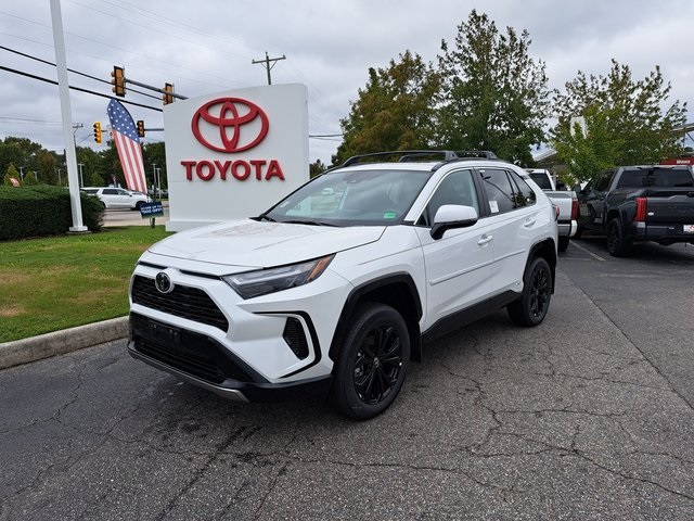 2025 Toyota RAV4 SE's photo