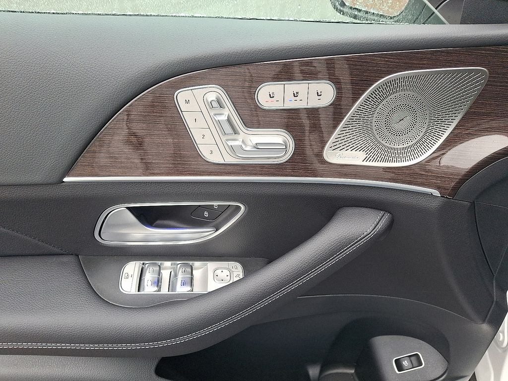 2026 Mercedes Benz GLS 450 4MATIC photo 7