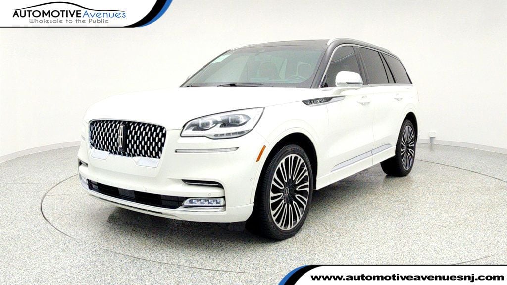 2022 Lincoln Aviator Black Label's photo