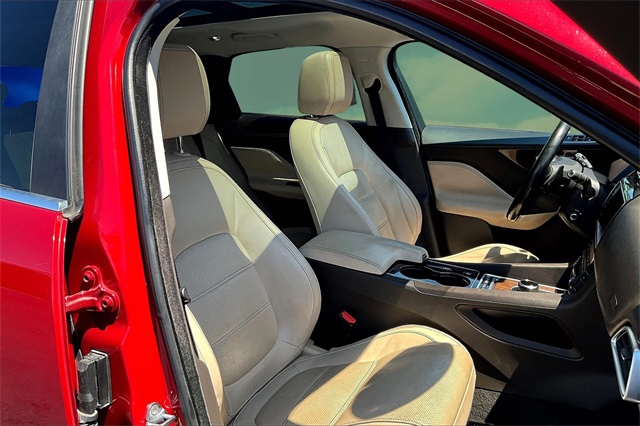 2017 Jaguar F-PACE Prestige photo 7