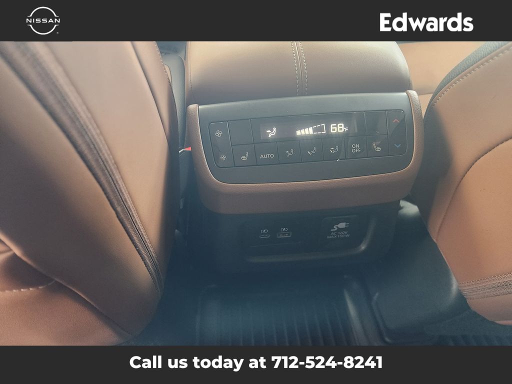 2023 Nissan Pathfinder Platinum photo 15