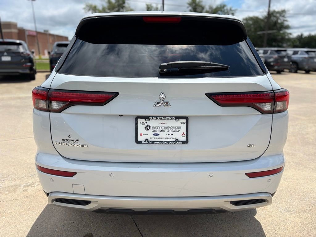 2024 Mitsubishi Outlander SE photo 6