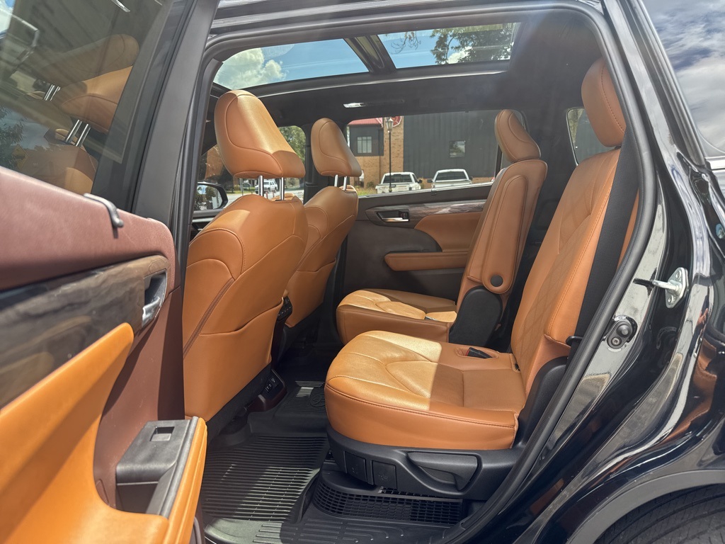 2020 Toyota Highlander Hybrid Platinum photo 15