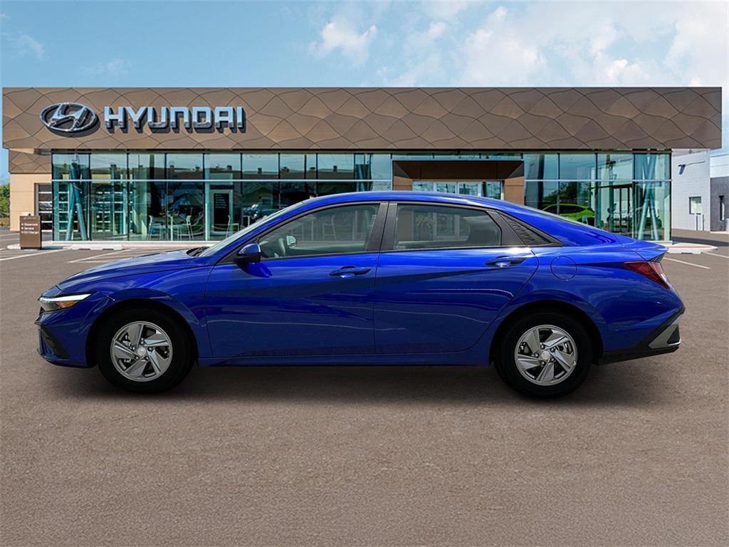 2025 Hyundai Elantra SE photo 3