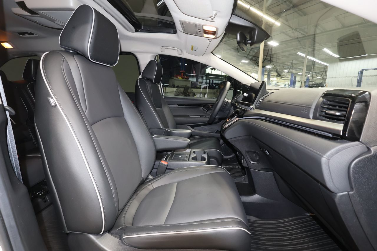 2025 Honda Odyssey Touring photo 23