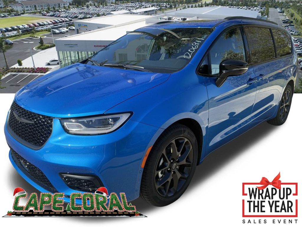 2026 Chrysler Pacifica Limited's photo