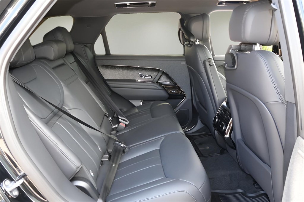 2025 Land Rover Range Rover Sport SE photo 16