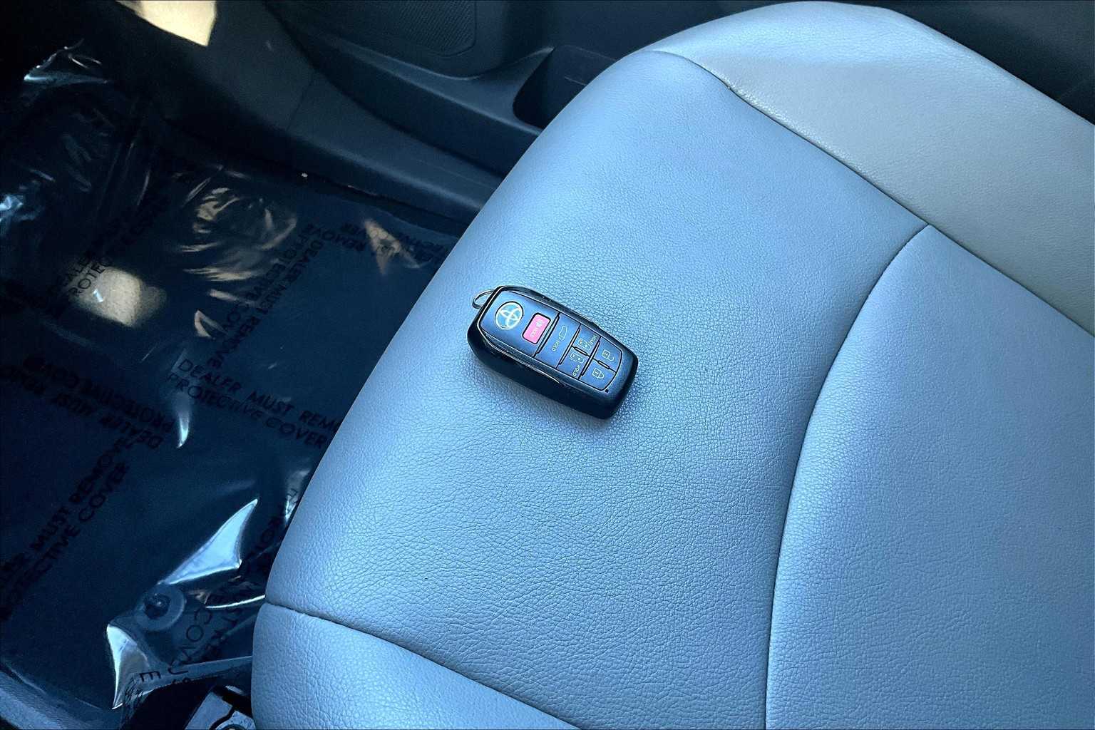 2024 Toyota Sienna XLE photo 14