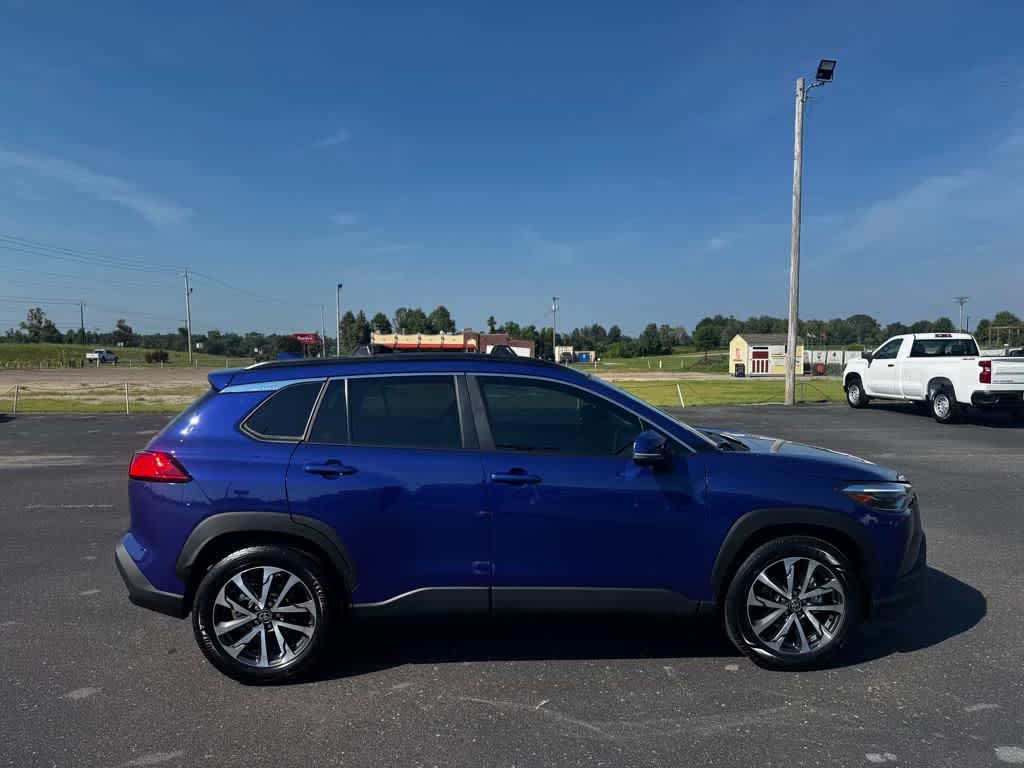 2024 Toyota Corolla Cross XLE photo 5