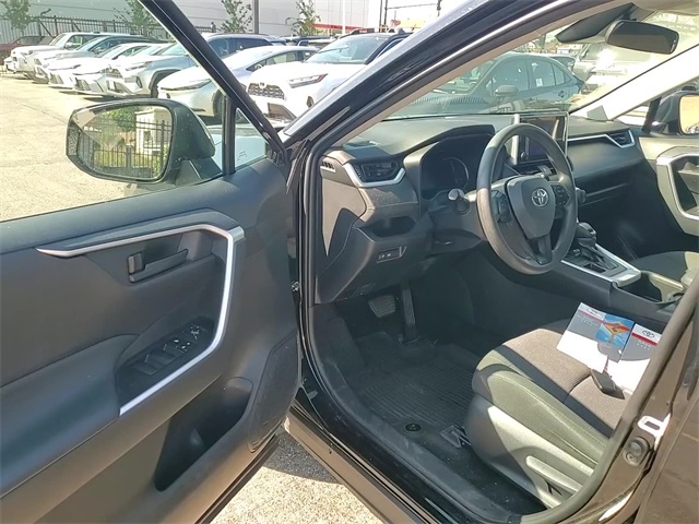 2024 Toyota RAV4 LE photo 4