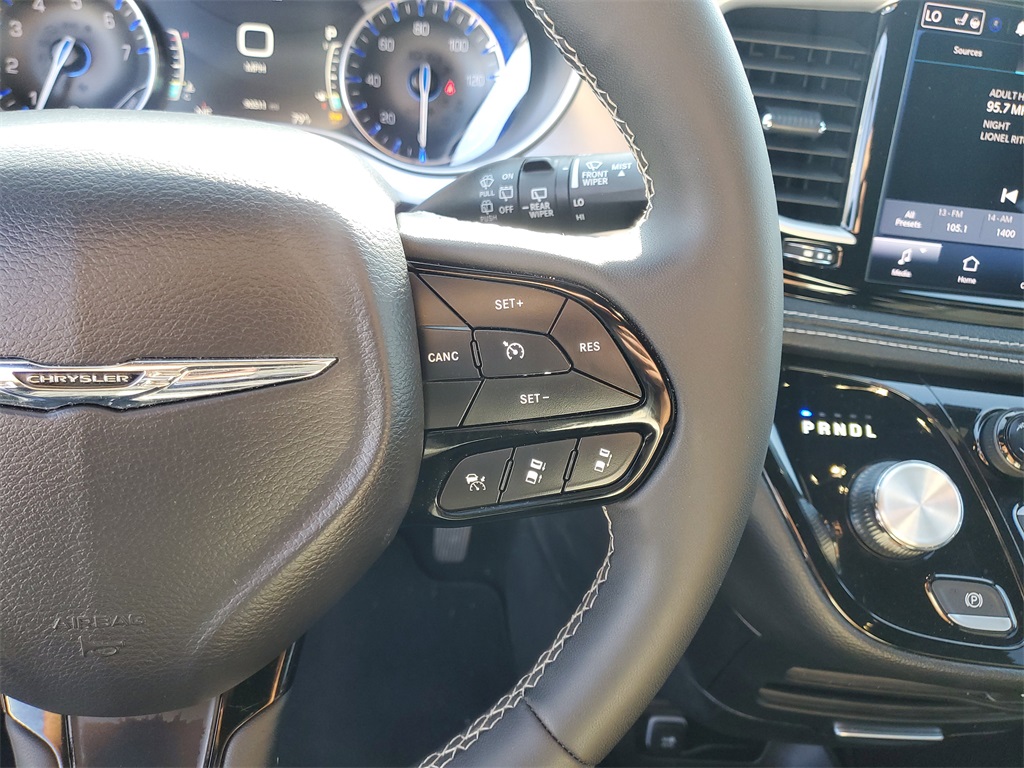 2024 Chrysler Pacifica Touring photo 18