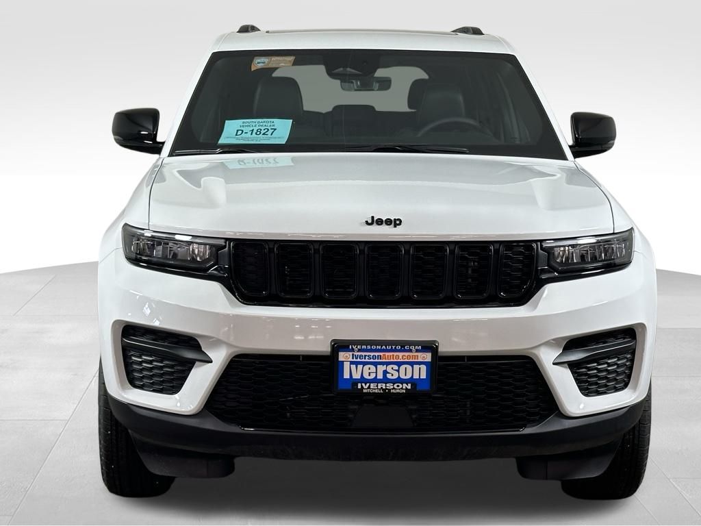 2025 Jeep Grand Cherokee Laredo X photo 2