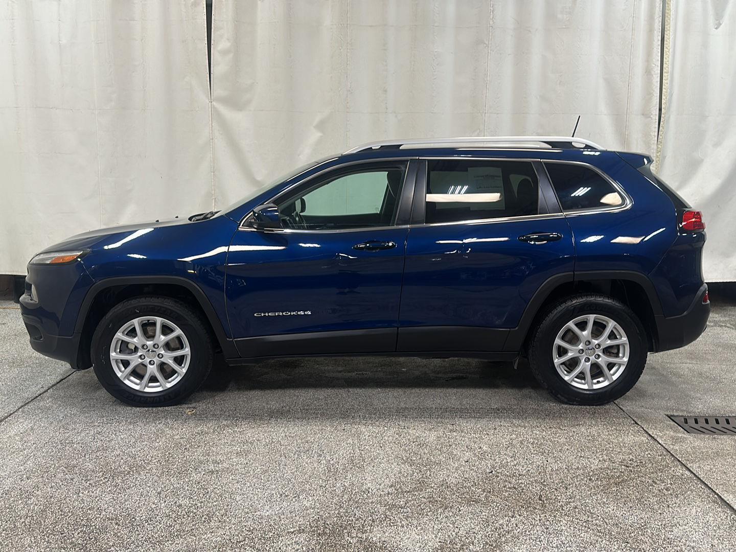 Used 2018 Jeep Cherokee Latitude Plus with VIN 1C4PJMLX2JD515300 for sale in Waconia, Minnesota