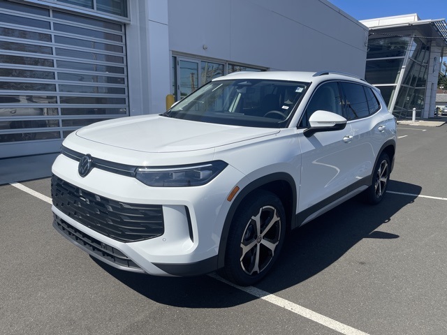 2025 Volkswagen Tiguan SE photo 2
