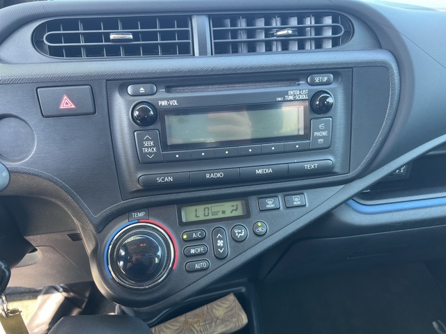 2013 Toyota Prius C Two photo 12
