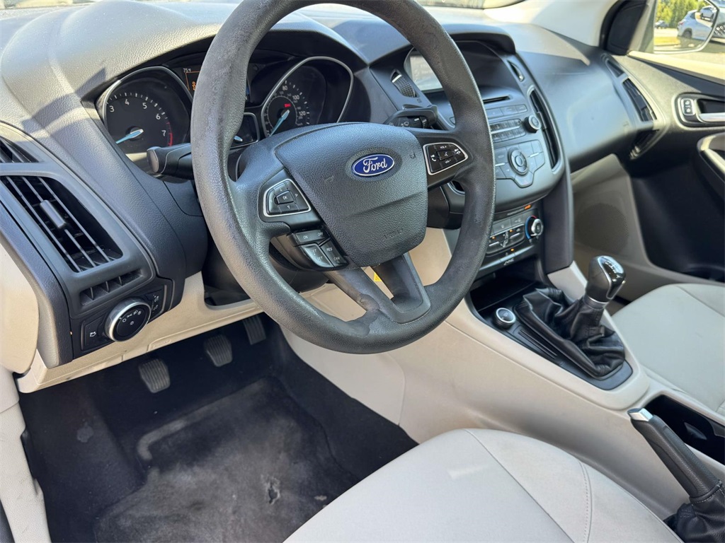 Used 2015 Ford Focus SE with VIN 1FADP3F28FL322437 for sale in Fredericksburg, VA