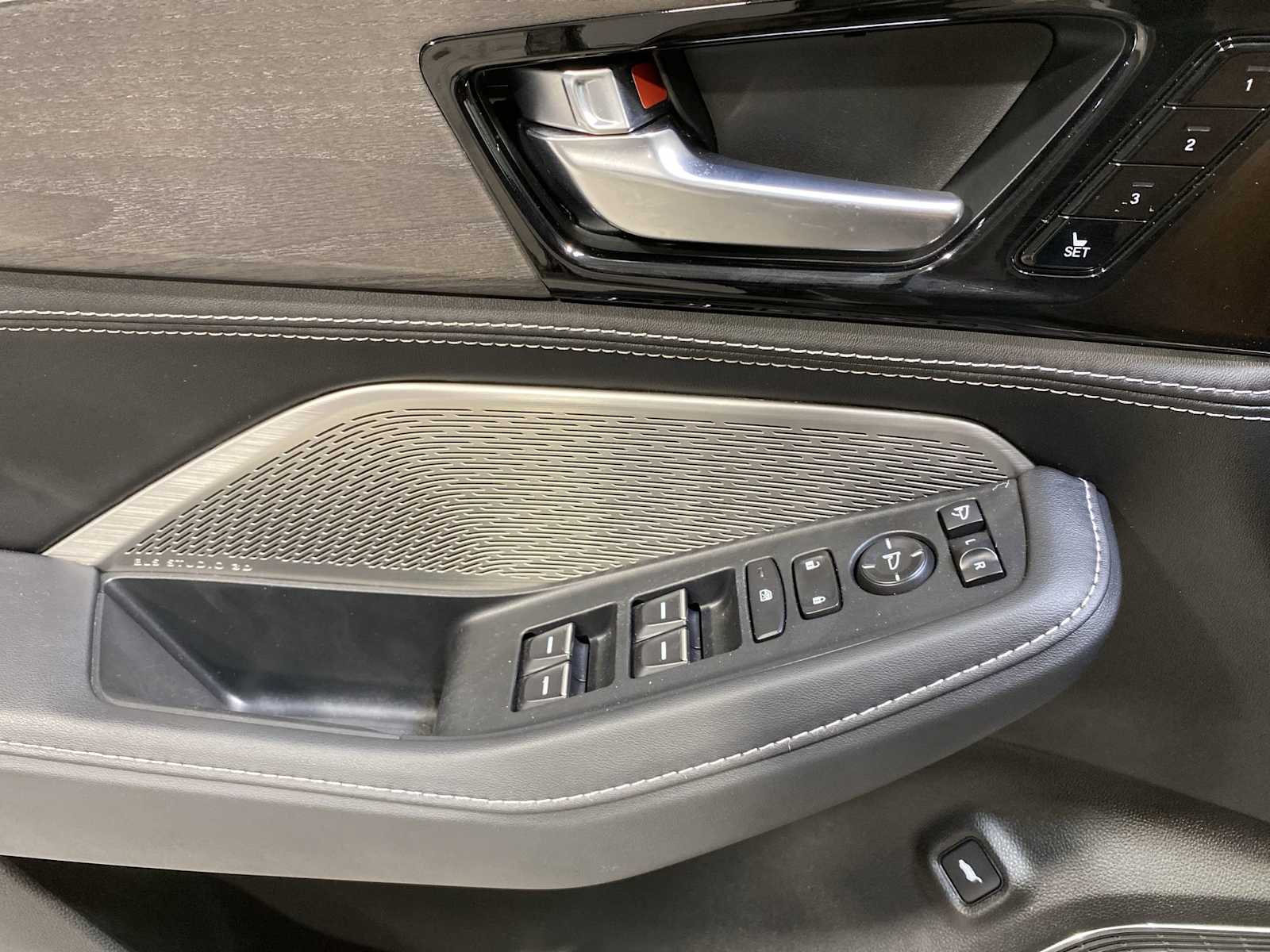 2024 Acura MDX Advance SH-AWD photo 19
