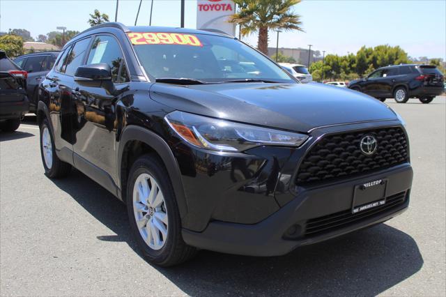 2022 Toyota Corolla Cross LE photo 2