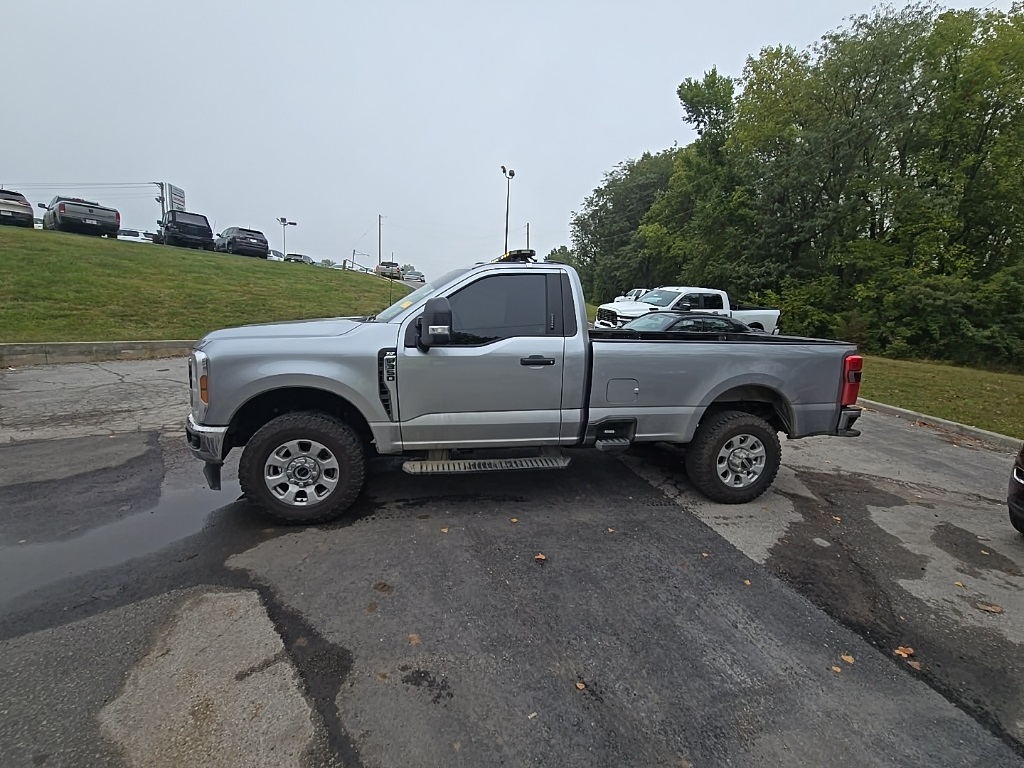 2024 Ford F-350 photo 3