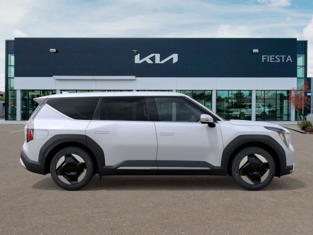 New 2026 Glacial White Pearl Kia Light Short Range image 7