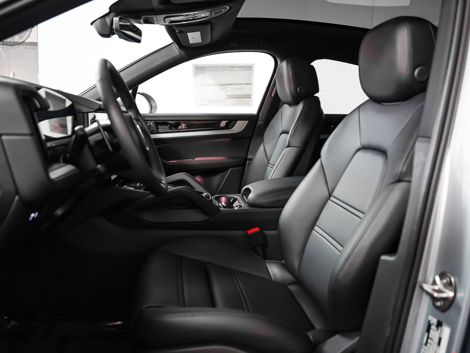 2025 Porsche Cayenne Coupe photo 5