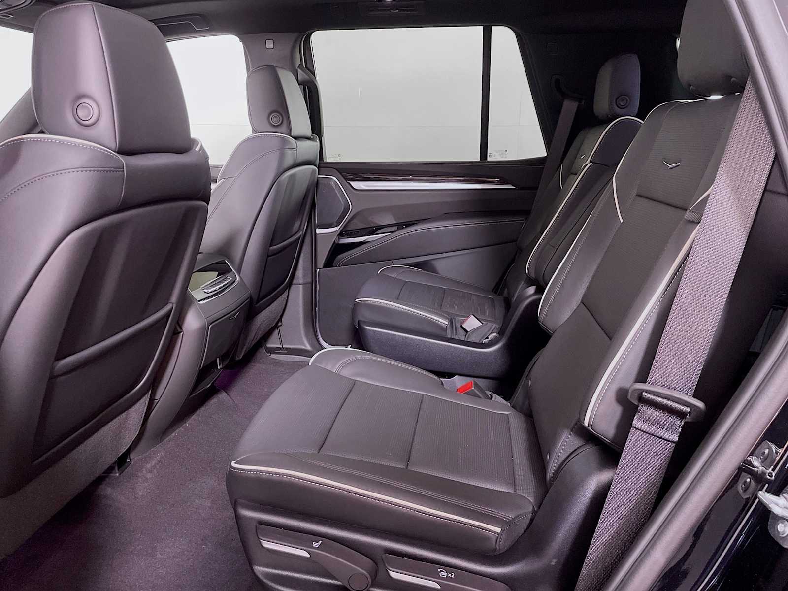 2025 Cadillac Escalade Premium Luxury photo 4