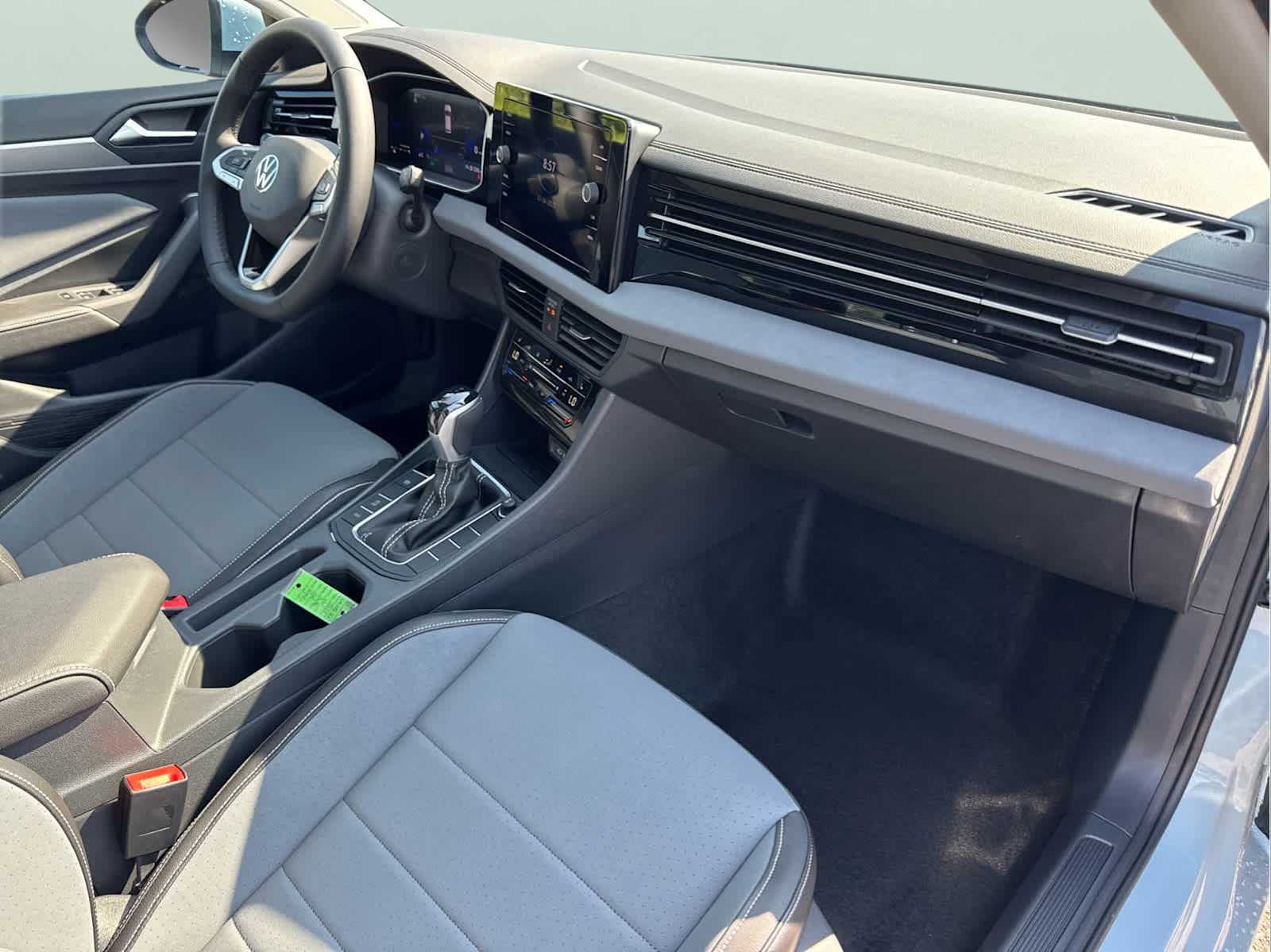 2025 Volkswagen Jetta SE photo 12