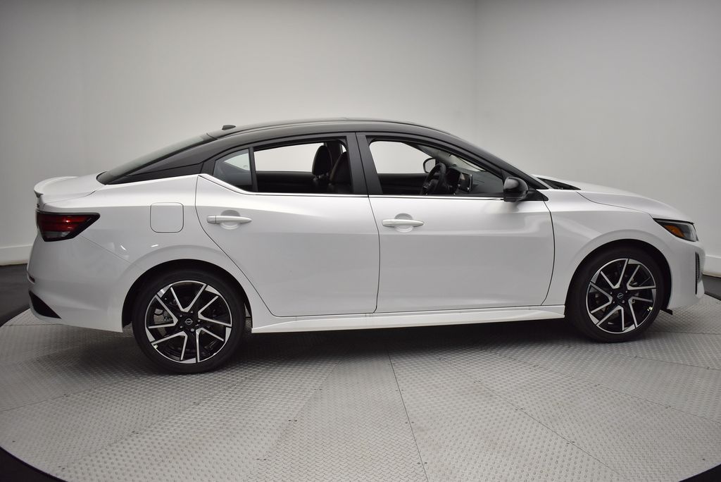 2025 Nissan Sentra SR photo 4