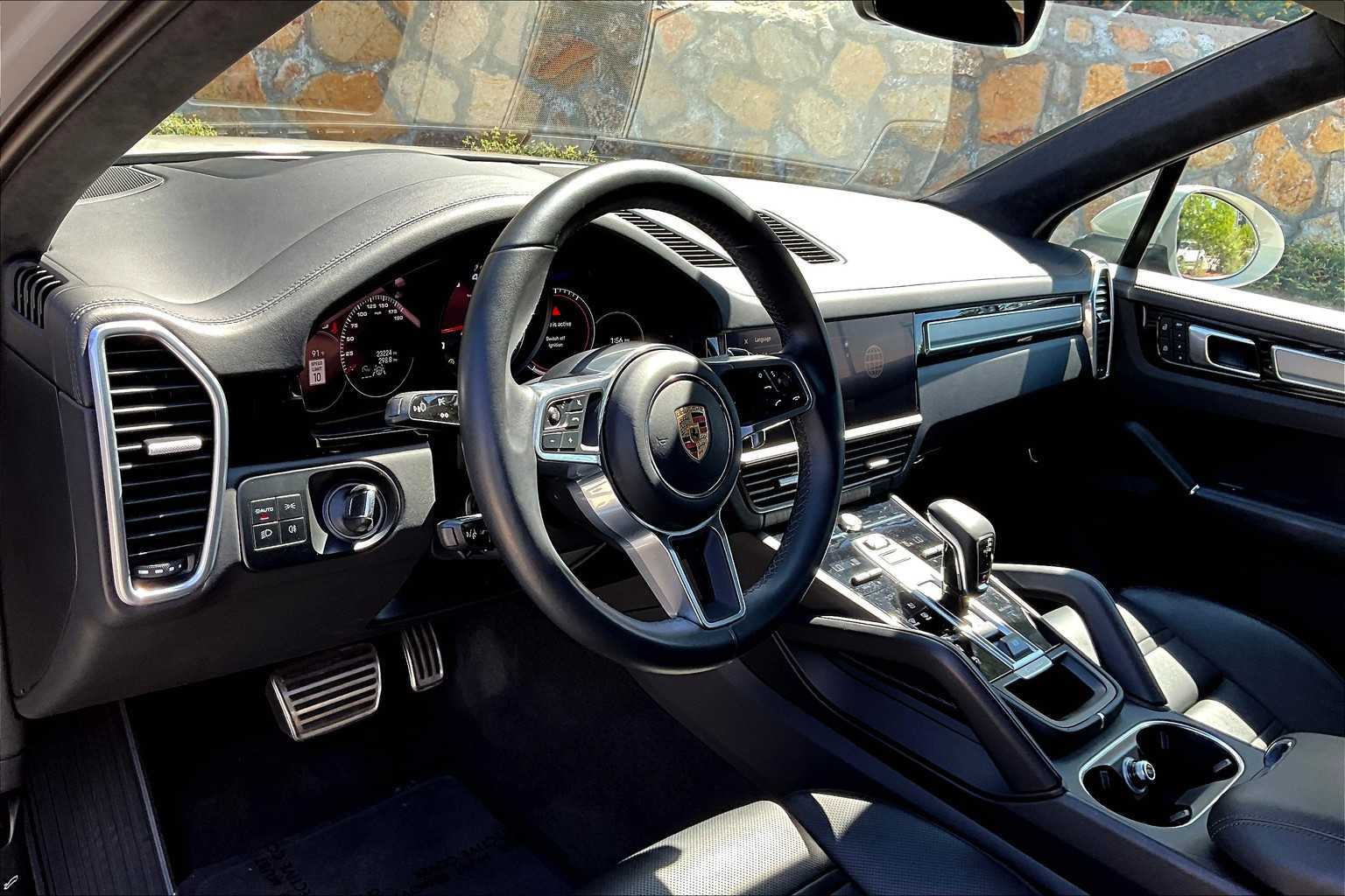 2023 Porsche Cayenne S Platinum Edition photo 3