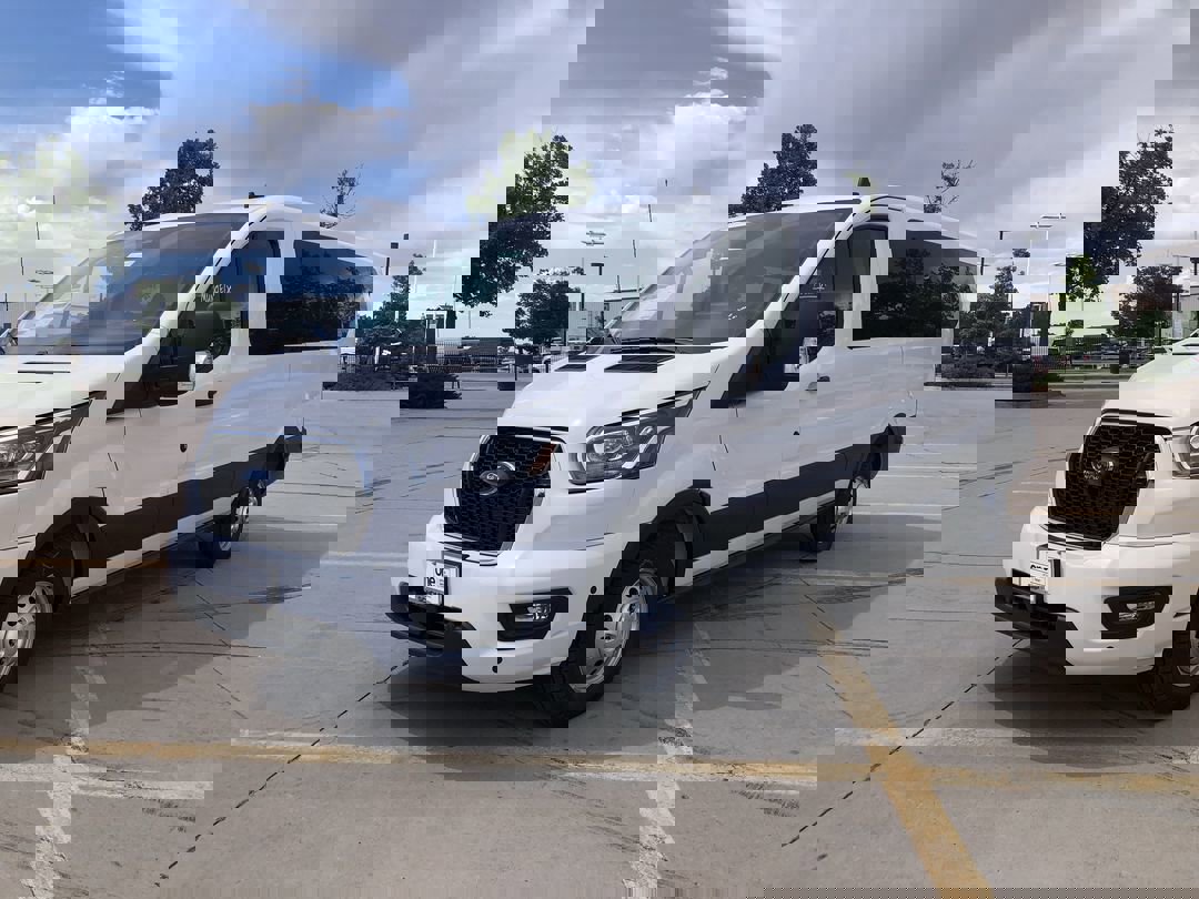 2025 Ford Transit Passenger XLT photo 4