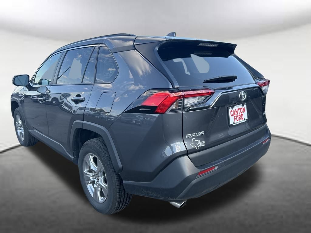 2024 Toyota RAV4 XLE photo 4