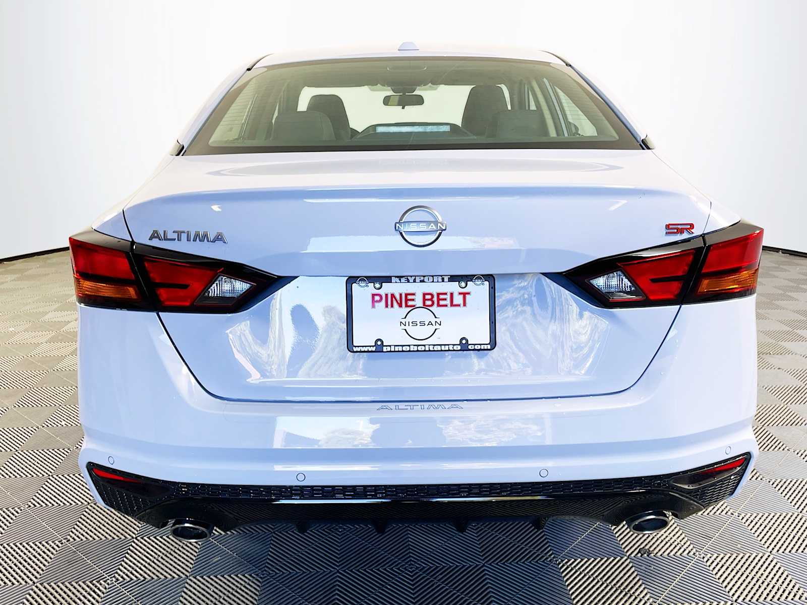 2025 Nissan Altima SR photo 8