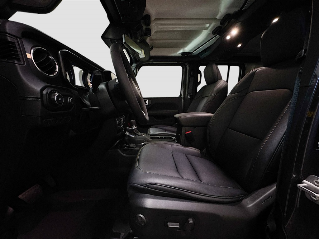 2025 Jeep Wrangler Sahara photo 3