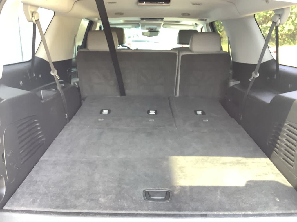2019 Chevrolet Suburban LT photo 36