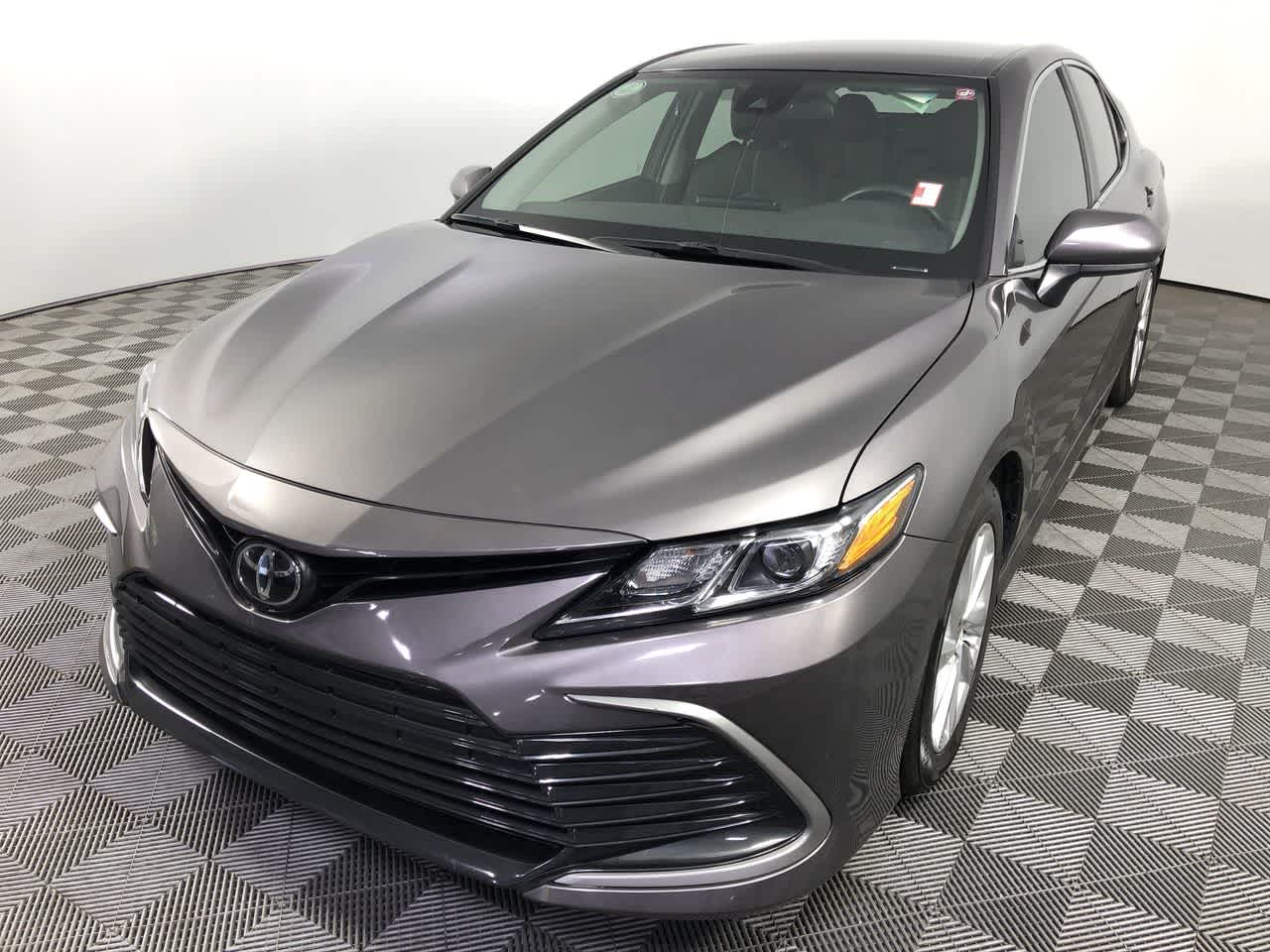 2023 Toyota Camry LE photo 3