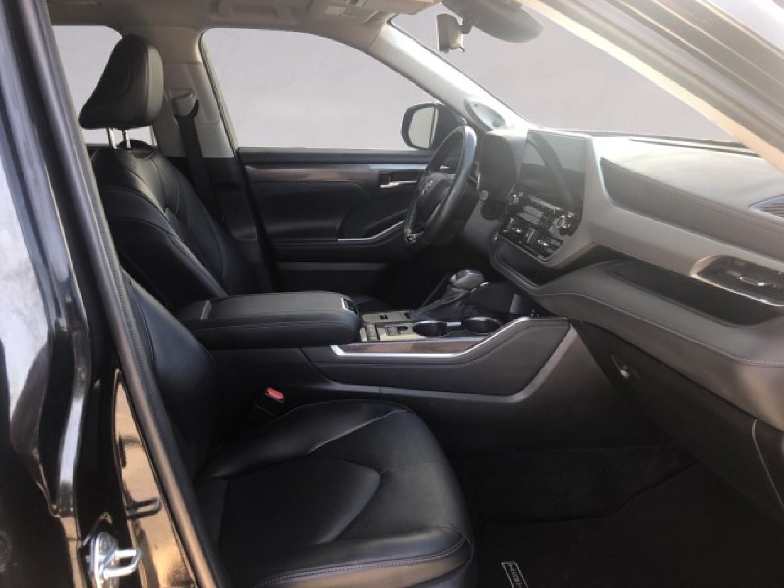 2022 Toyota Highlander Platinum photo 14
