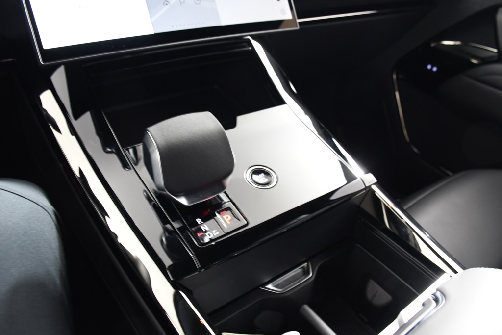 2025 Land Rover Range Rover Sport SE photo 30