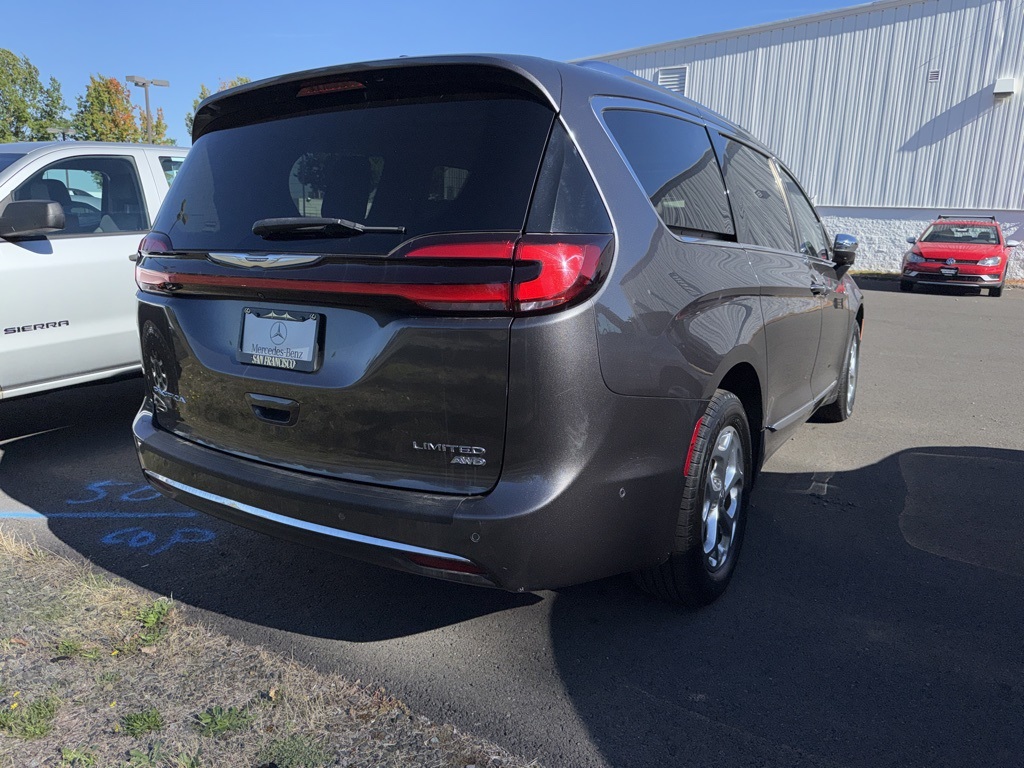 2021 Chrysler Pacifica Limited photo 2