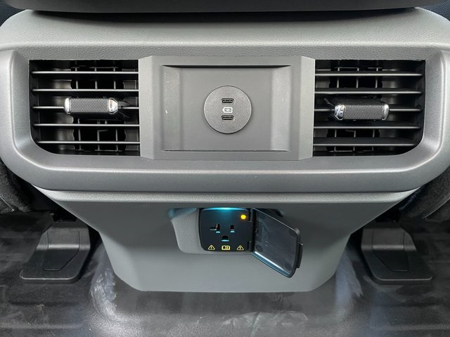 2025 Ford F-150 Lightning photo 11