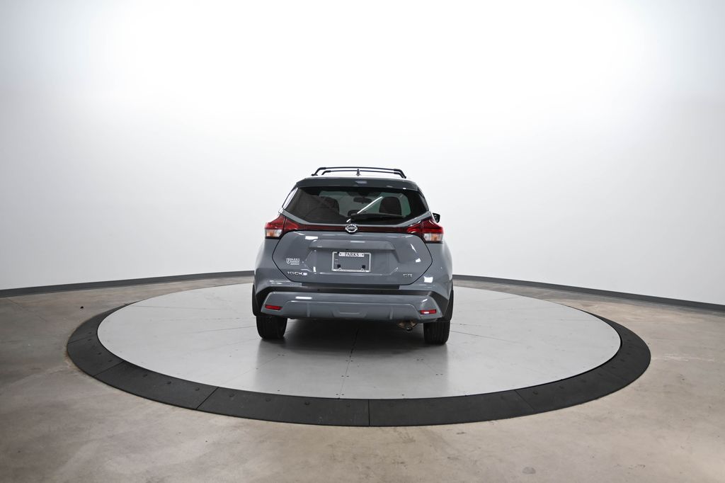2021 Nissan Kicks SR photo 3