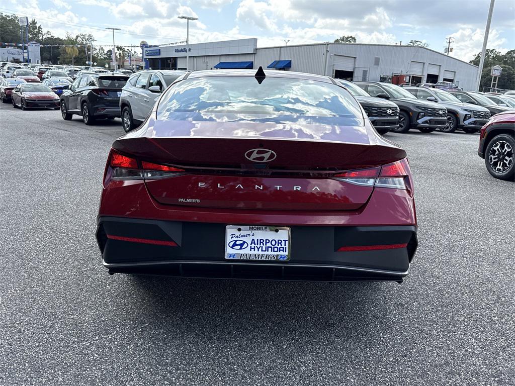 2025 Hyundai Elantra SE photo 4
