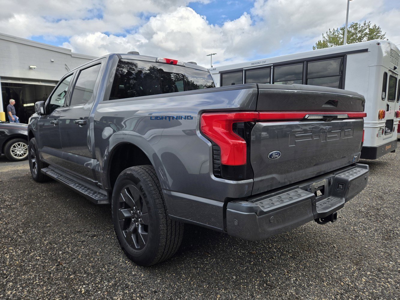 2023 Ford F-150 Lightning Lariat photo 3