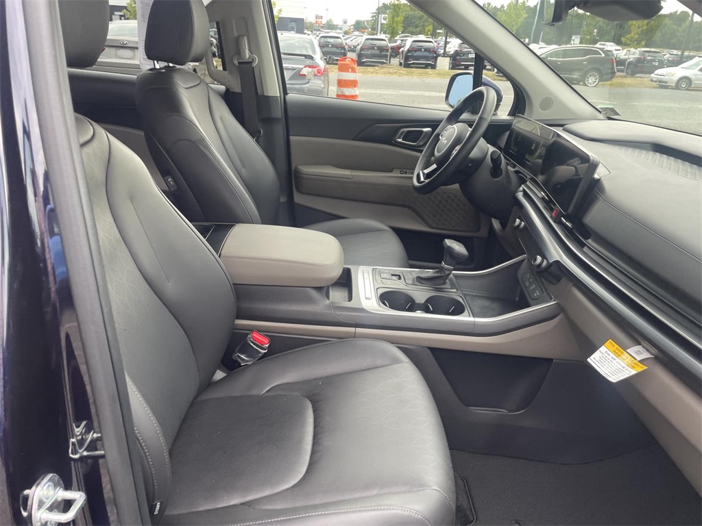 2025 Kia Carnival LXS photo 37